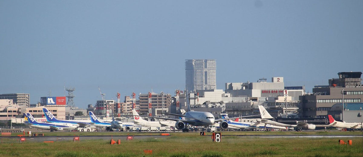 空の玄関口（福岡空港）　（福岡市）