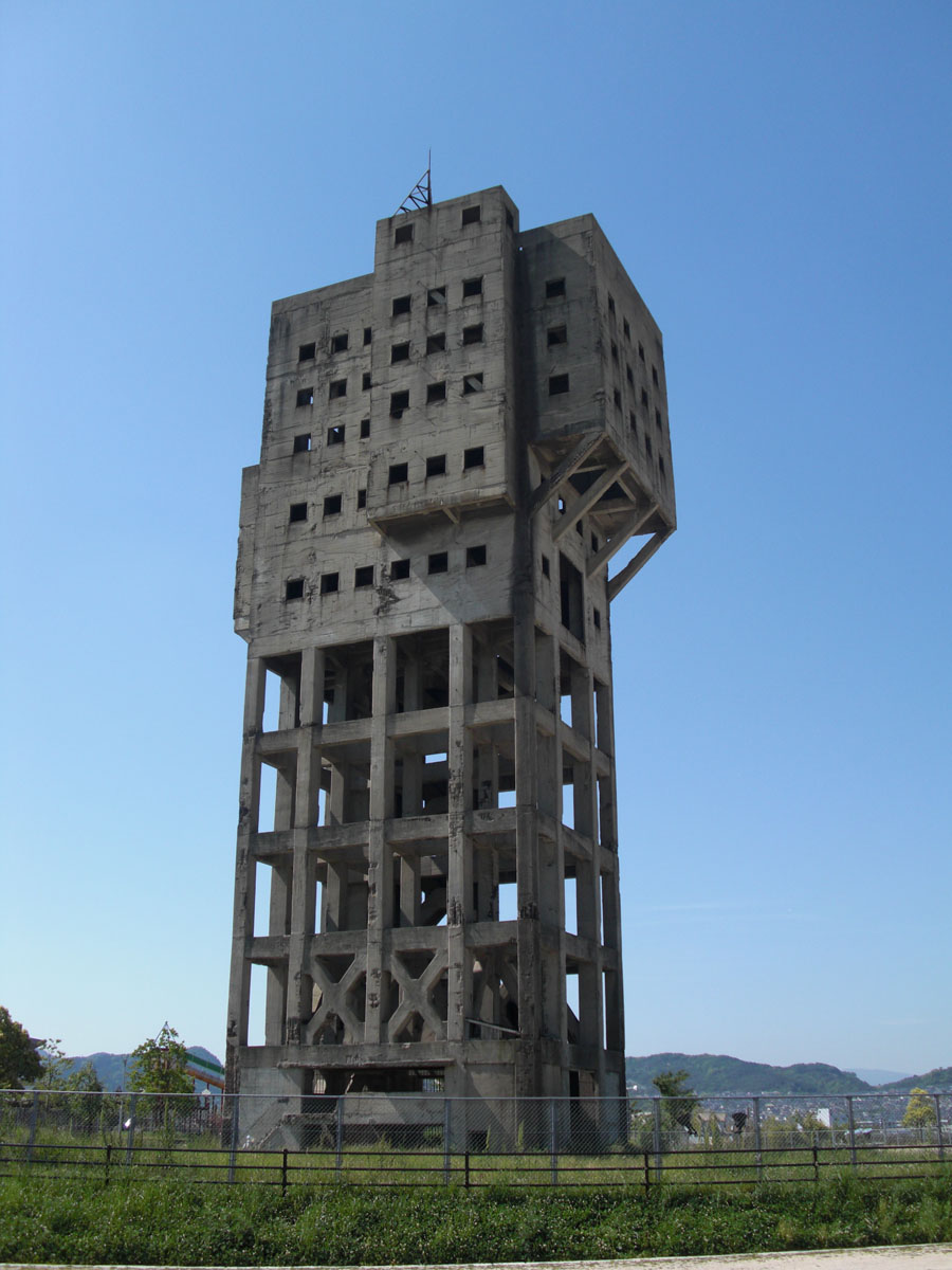 旧志免鉱業所竪坑櫓　（志免町）